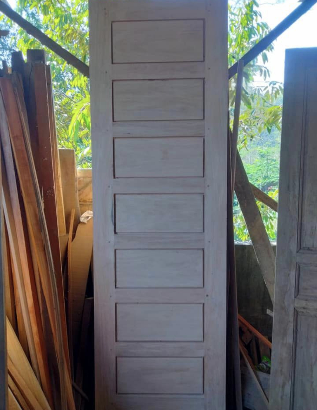 Daun Pintu Kayu Bengkirai