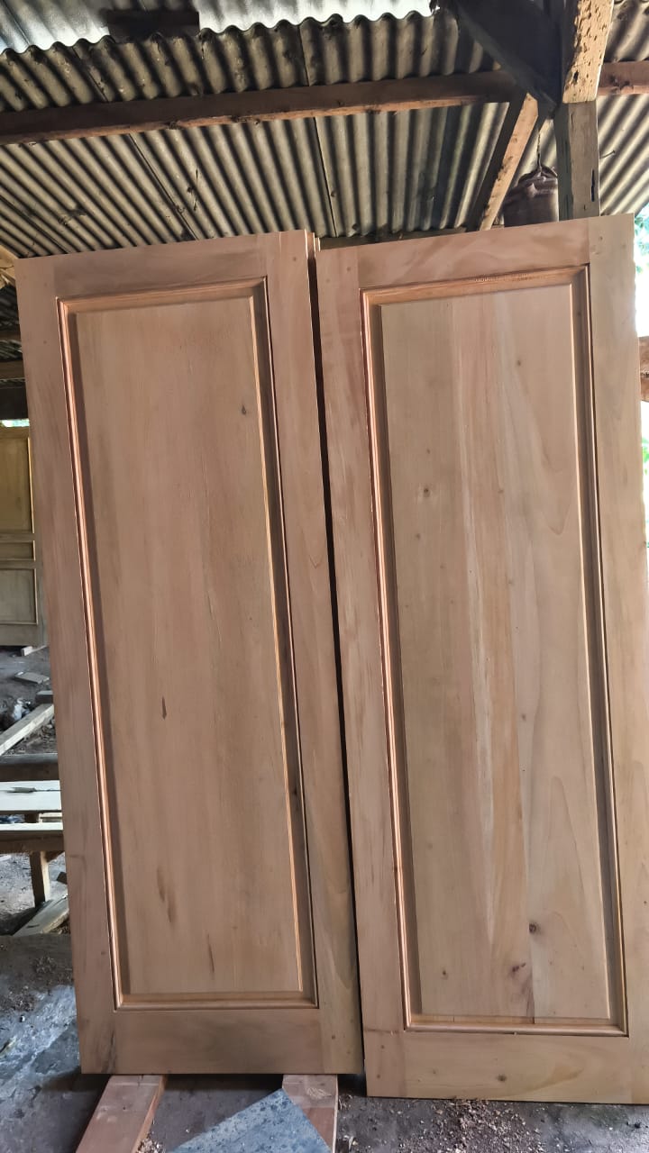 Daun Pintu Kayu Suren