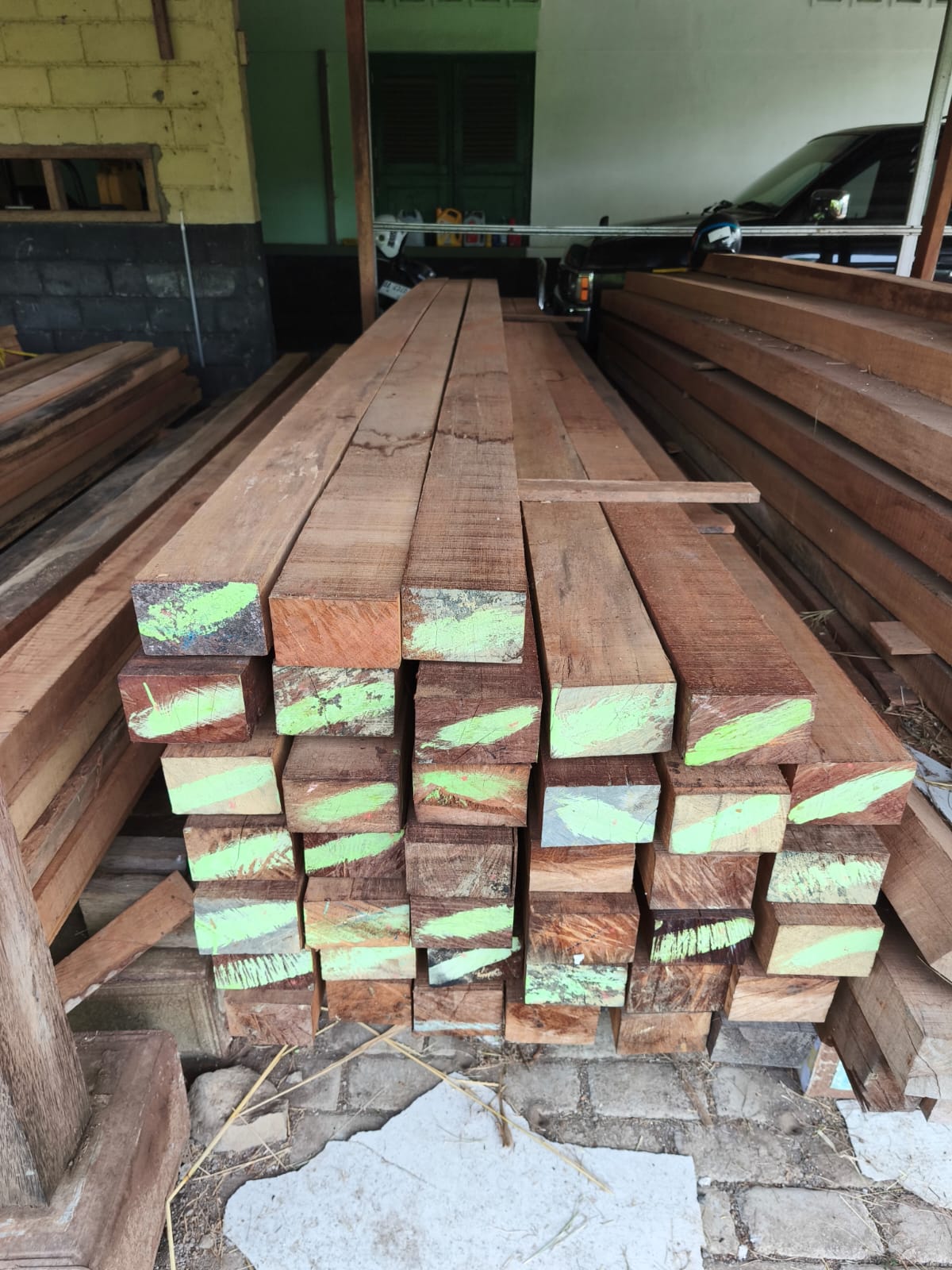 Kayu Balok Konstruksi